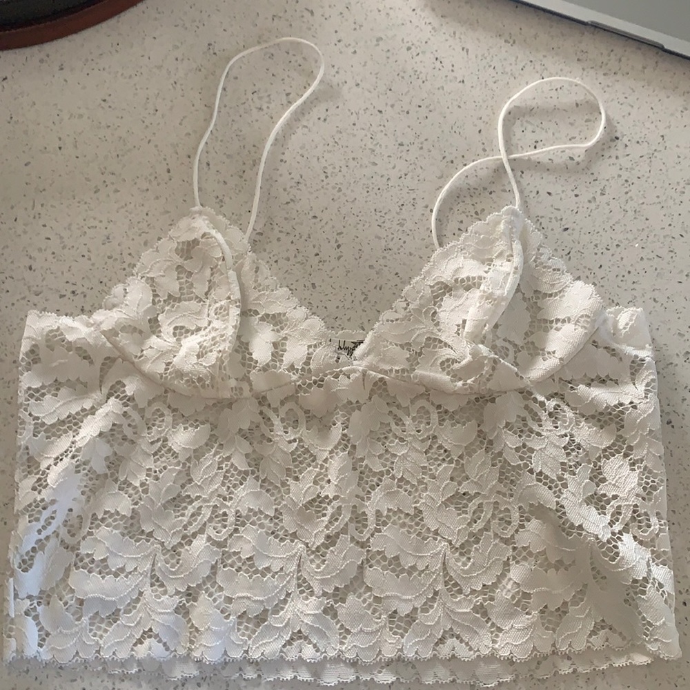 Lace cropped top